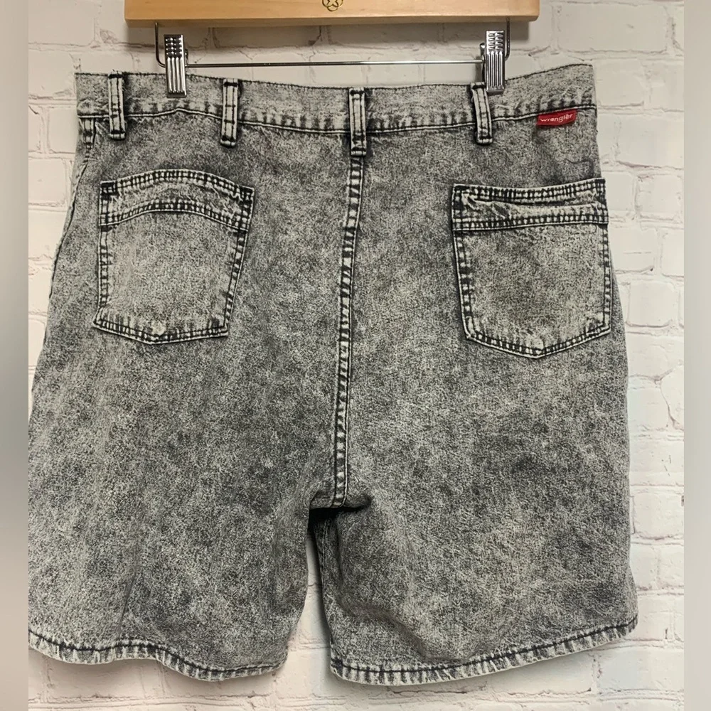 Vintage Wrangler Acid Wash Black Denim Shorts Size 38 USA​ - Picture 5 of 5